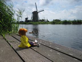 Tilily Holland image